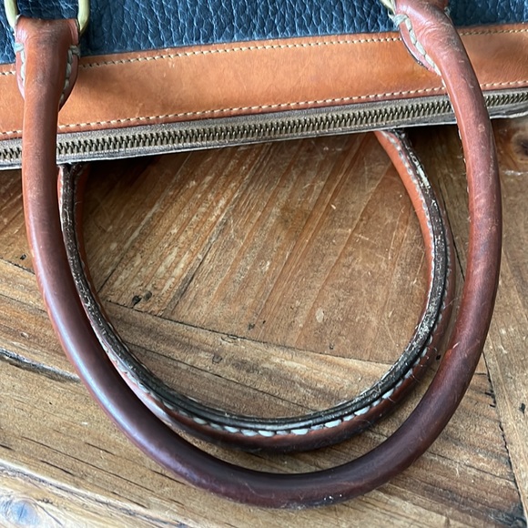 VINTAGE DOONEY & BOURKE SATCHEL R729 NAVY/BRITISH TAN TRIM - Picture 11 of 16